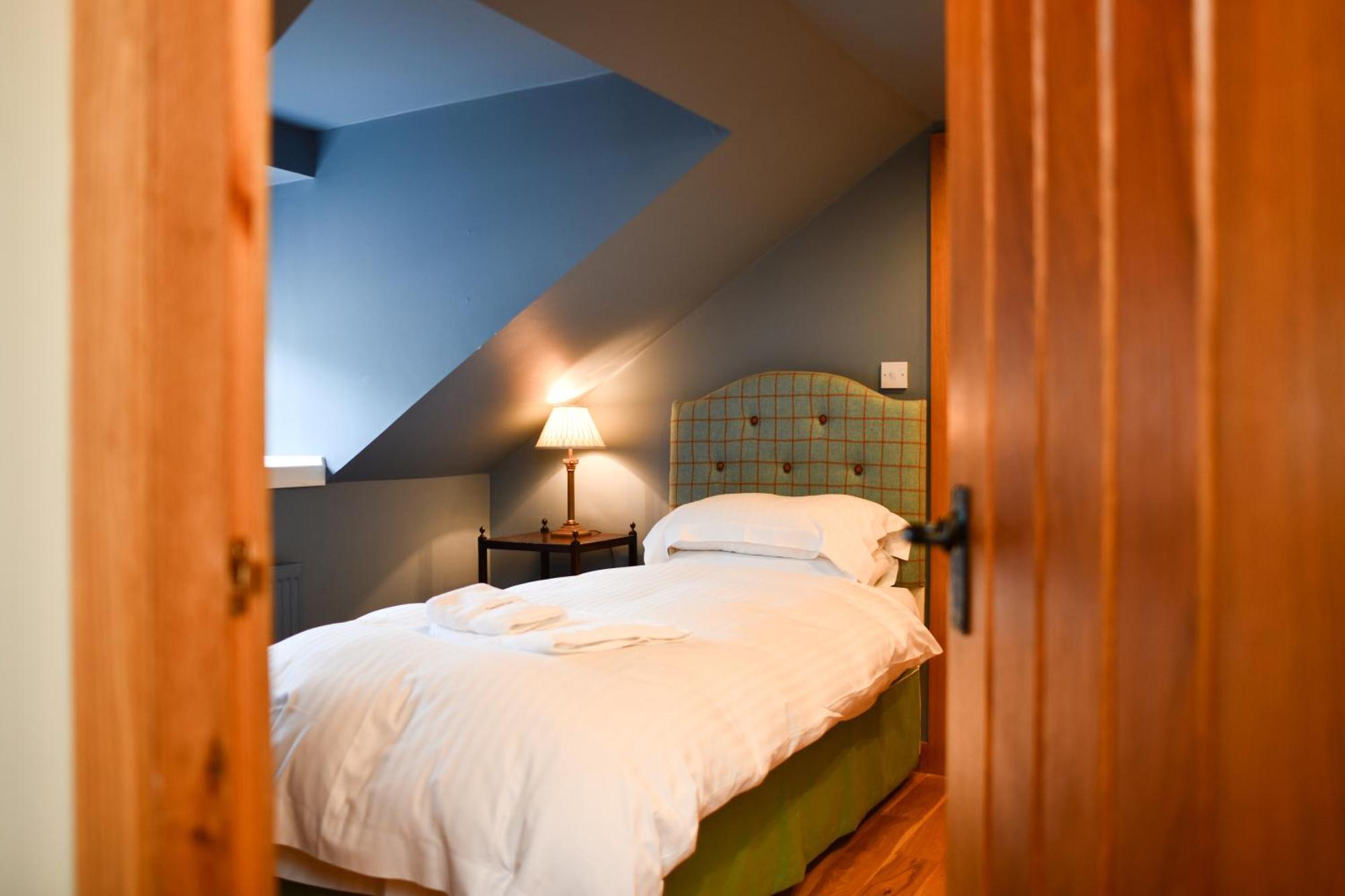 Cloncaird Castle Estate Cottages Maybole Extérieur photo