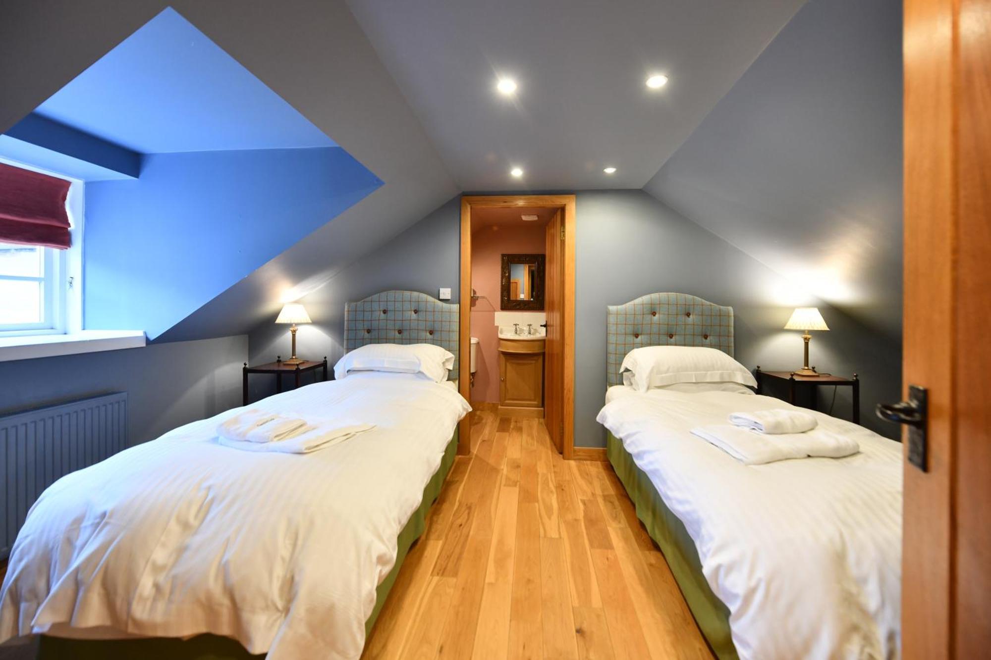 Cloncaird Castle Estate Cottages Maybole Extérieur photo